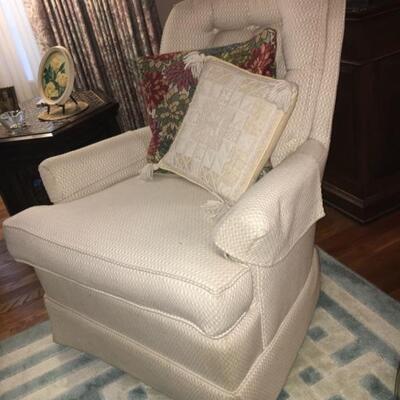 Cream Tuffted Back Arm Chair