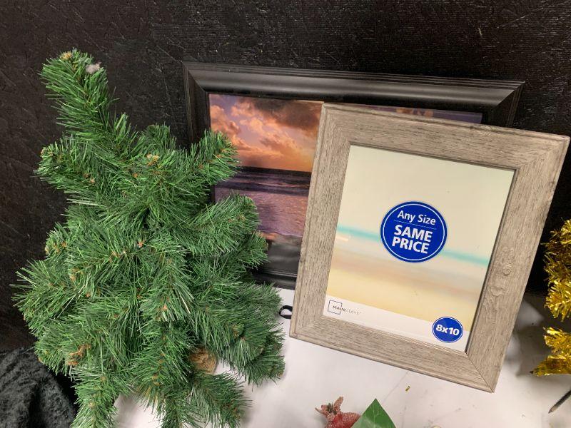 #168 Small Tree & Frames | EstateSales.org