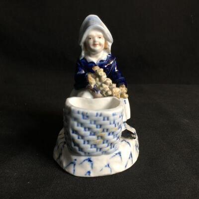 Lot 47: Porcelain and Ceramic Figurine Lot