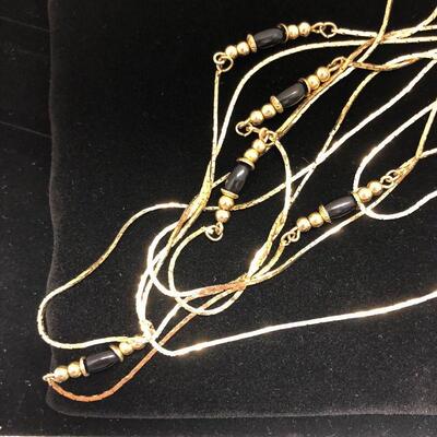 Lot 12 - Single Strand and Multi-Strand Necklaces