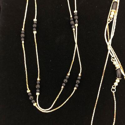 Lot 12 - Single Strand and Multi-Strand Necklaces