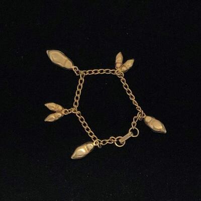 Lot 17 - Dutch Shoe Charms Bracelet