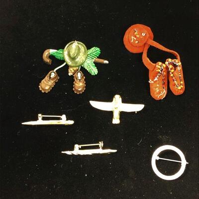 Lot 47 - Collection of Brooches with an ALV Brooch