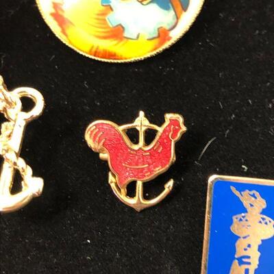 Lot 48 - Collection of Brooches with a Sailor Brooch