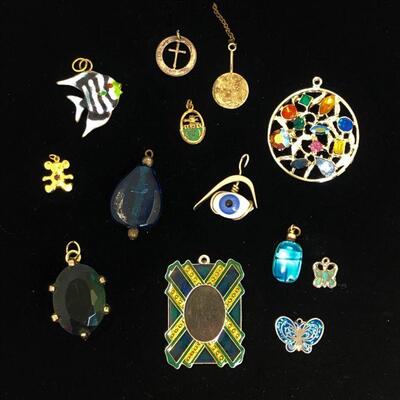 Lot 49 - Collection of Pendants