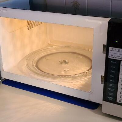 Lot 112 K: Oster Microwave/ Proctor Toaster