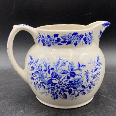 Blue & White Delft Tea Cup and Hillchurch Pottery Pitcher YD#016-1120-00075