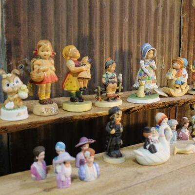 Various Figurines, Porcelain Thimbles and Holly Hobby Figures - QTY 21