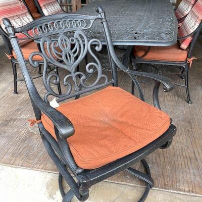 LOT 10 CONTEMPORARY CAST METAL PATIO TABLE & 6 CHAIRS 