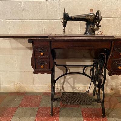 Lot 3: Vintage Keystone Sewing Machine