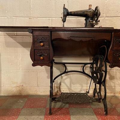 Lot 3: Vintage Keystone Sewing Machine