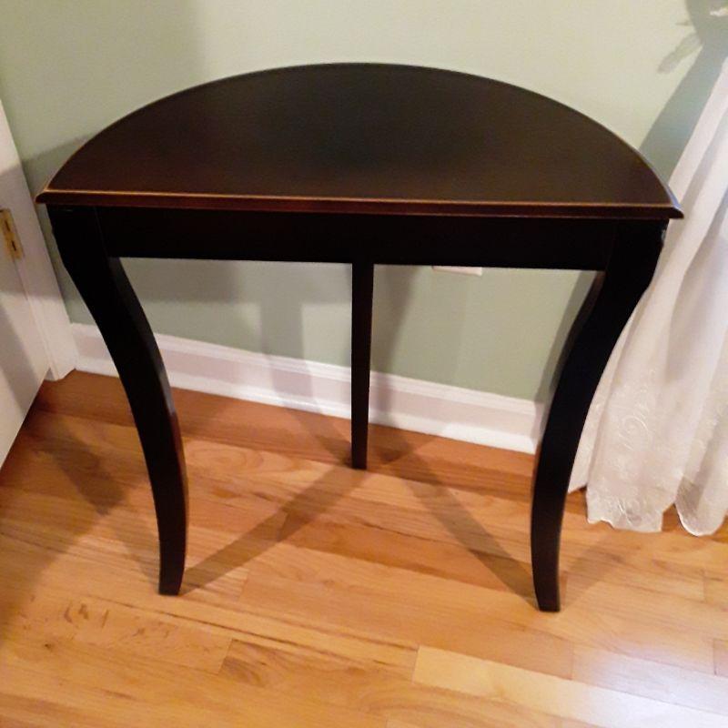 Bombay Outlet side table EstateSales