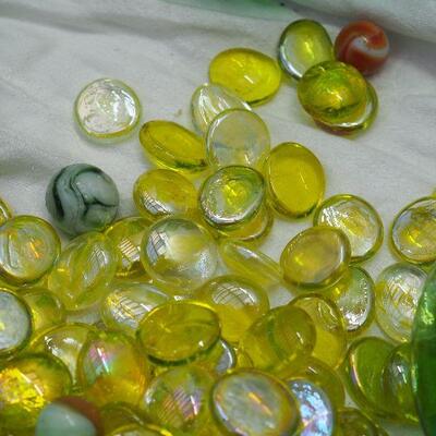 Lot 45 Vintage brody 1950s vases and other depression glass and glow glass