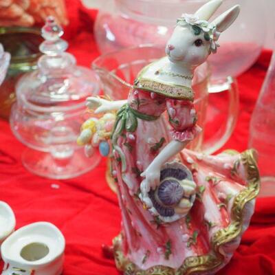Lot 49 Vinatge cermaics, Easter, Glass Collectibles, Large glass terrerium