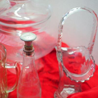 Lot 49 Vinatge cermaics, Easter, Glass Collectibles, Large glass terrerium