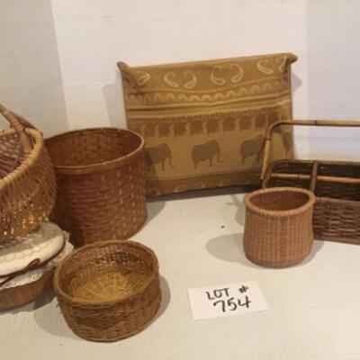 H - 754 Lot of baskets