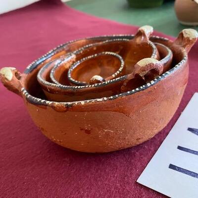 Lot 114 - Pottery, nesting bowls
