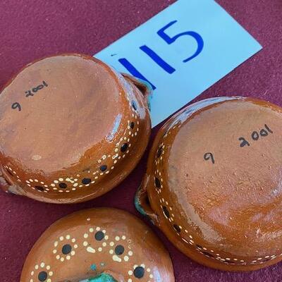 Lot 115 - Pottery, little pots with lids