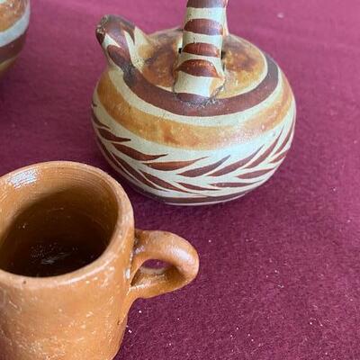 Lot 127 - Pottery 