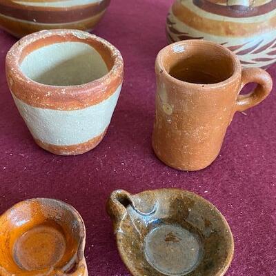 Lot 127 - Pottery 