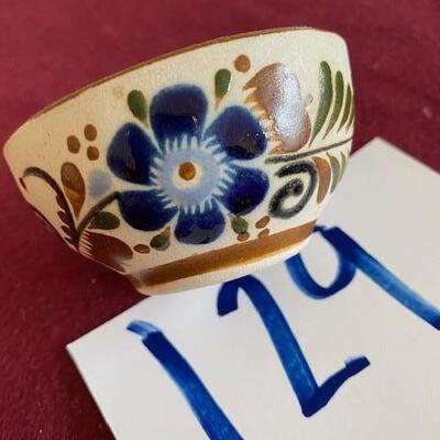 Lot 129 - Pottery Bowl