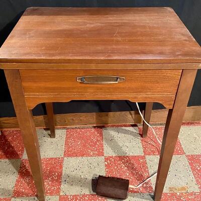 Lot 7: Singer Sewing Machine