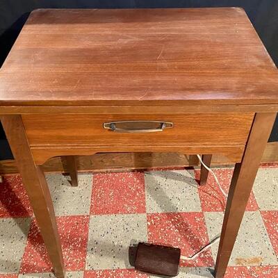 Lot 7: Singer Sewing Machine