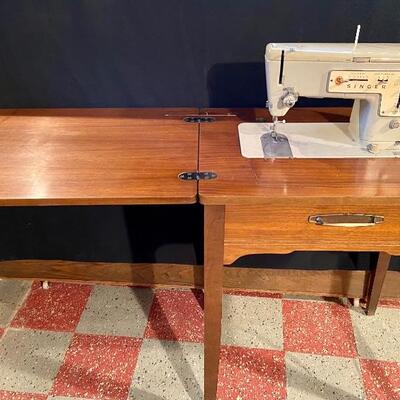 Lot 7: Singer Sewing Machine
