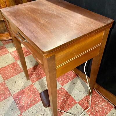 Lot 7: Singer Sewing Machine