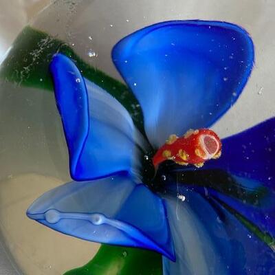 Lot 138 - Blown Glass Paperweight