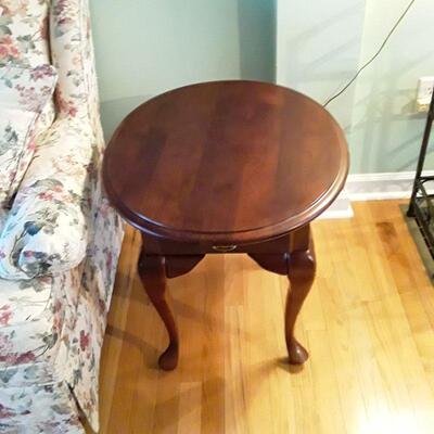Oval Queen Anne Side Table