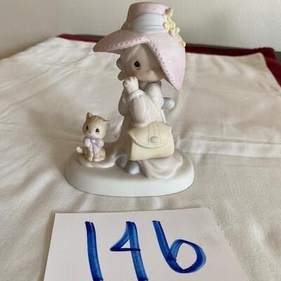 Lot  146 - Jonathan & David, To a very special Mom Figurine