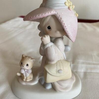 Lot  146 - Jonathan & David, To a very special Mom Figurine