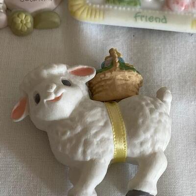 Lot 152 - Precious Moments small items