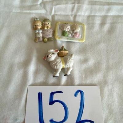 Lot 152 - Precious Moments small items