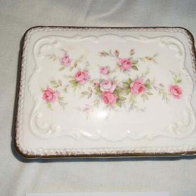 Lot 154 - China box Paragon, Victoriana Rose