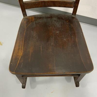.138. ANTIQUE | Motherâ€™s Rocking Chair 