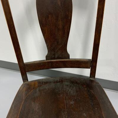 .138. ANTIQUE | Motherâ€™s Rocking Chair 