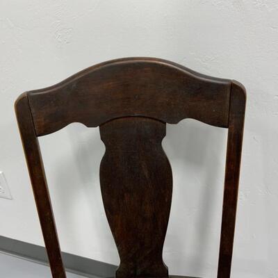 .138. ANTIQUE | Motherâ€™s Rocking Chair 