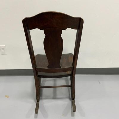 .138. ANTIQUE | Motherâ€™s Rocking Chair 