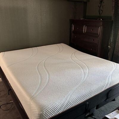 LOT 19. LIKE NEW TEMPUR-PEDIC ERGO SLEEPTRACKER ADJUSTABLE CAL KING BED