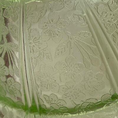 Lot 163 - Depression Glass, lt green bowl