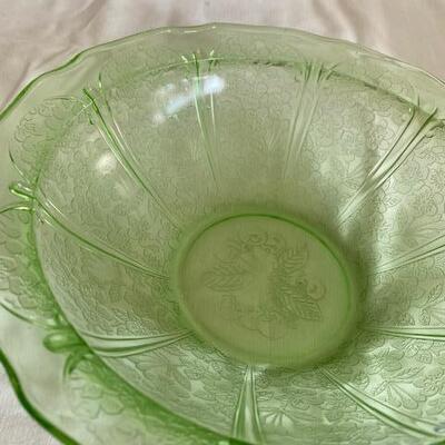 Lot 163 - Depression Glass, lt green bowl