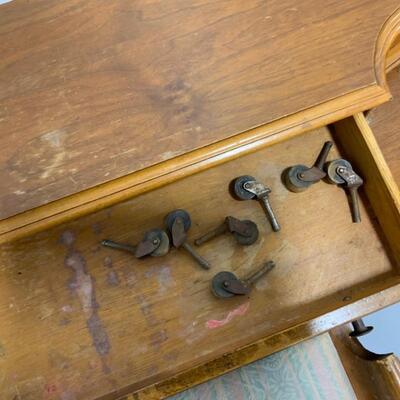 .144. VINTAGE | Vanity with Seat