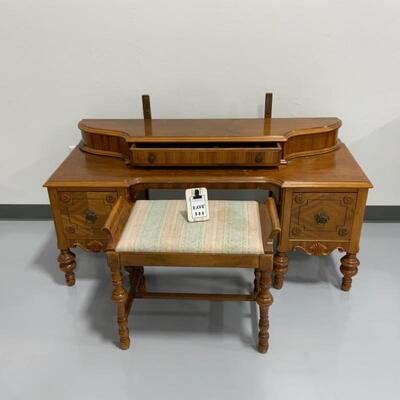 .144. VINTAGE | Vanity with Seat