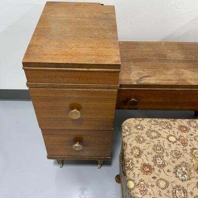 .146. VINTAGE | Vanity with Seat | Great Project!