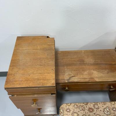 .146. VINTAGE | Vanity with Seat | Great Project!