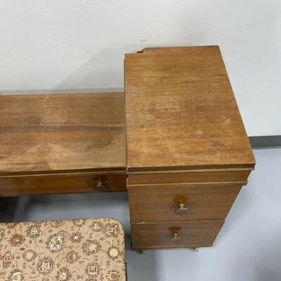 .146. VINTAGE | Vanity with Seat | Great Project!