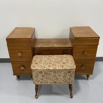 .146. VINTAGE | Vanity with Seat | Great Project!