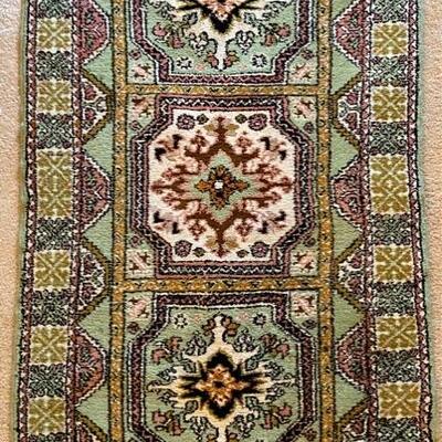 Lot 43: Accent Rug